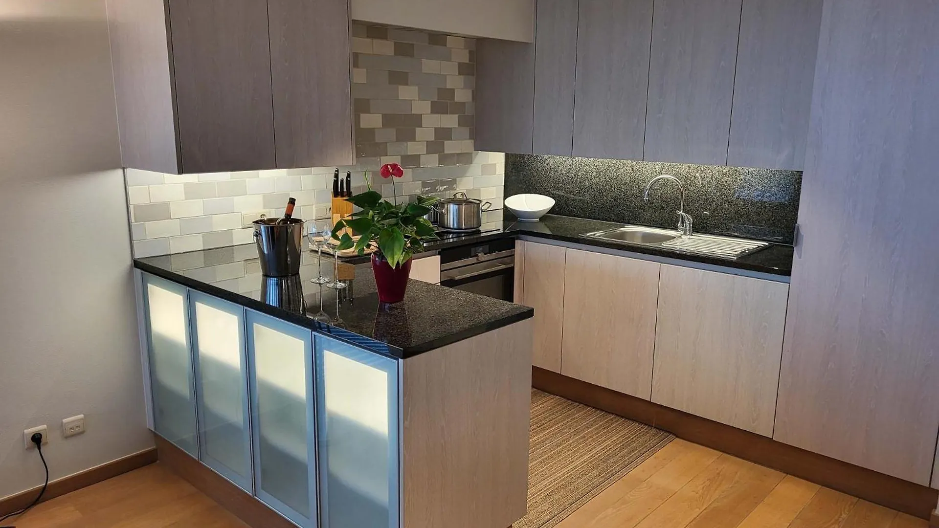 Spacious Apartment With Large Terrace & Parking In Ostend 0*,