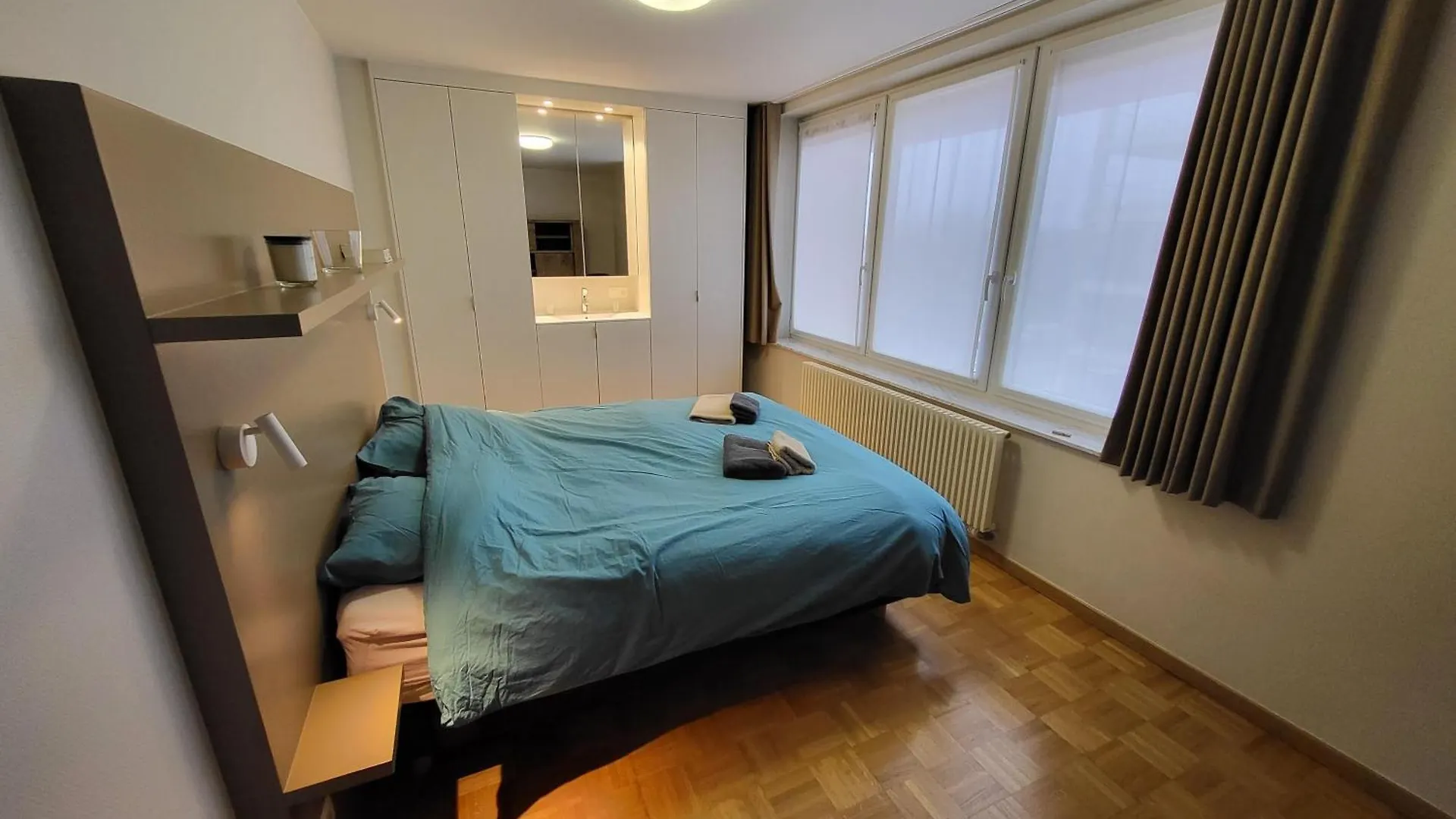 Spacious Apartment With Large Terrace & Parking In Ostend